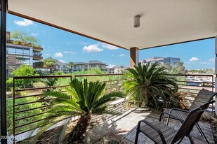 7141 E Rancho Vista Dr in Scottsdale, AZ - Building Photo