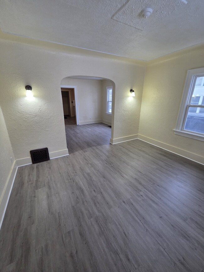 1938 Clinton St, Unit 1 in Muskegon, MI - Building Photo - Building Photo