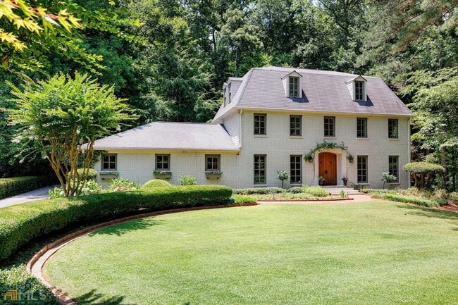 property at 521 Hollydale Ct NW