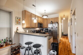 1935 N Wood St, Unit 2 in Chicago, IL - Building Photo - Building Photo