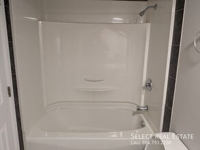 1755 No 9 Highway212 in Agassiz, BC - Building Photo - Building Photo