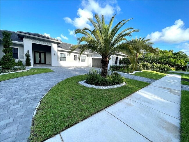11181 SW 92nd Ave in Miami, FL - Building Photo - Building Photo