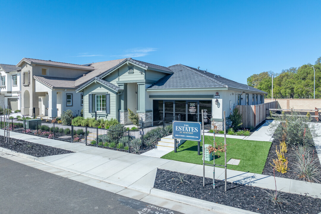 The Estates at Newport in West Sacramento, CA - Foto de edificio