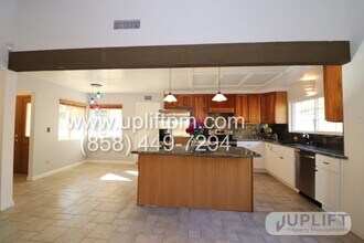 10711 Charbono Terrace in San Diego, CA - Building Photo - Building Photo