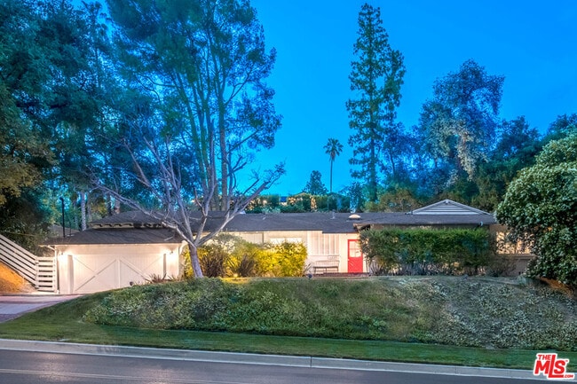 16849 Adlon Rd in Los Angeles, CA - Building Photo - Building Photo