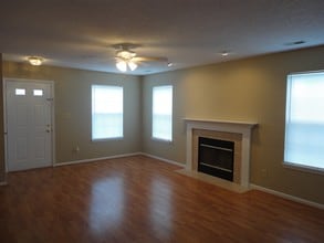 743 Millbrook Dr in Avon, IN - Foto de edificio - Building Photo