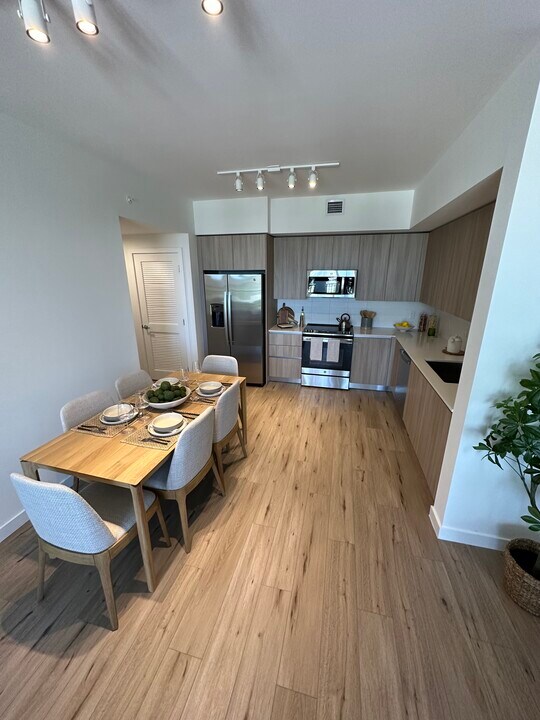 7151 W 3rd Ave, Unit B in Hialeah, FL - Foto de edificio