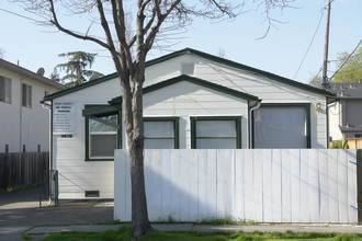 27461 Huntwood Ave in Hayward, CA - Foto de edificio - Building Photo