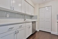 16 Harcourt St, Unit 5E in Boston, MA - Building Photo - Building Photo