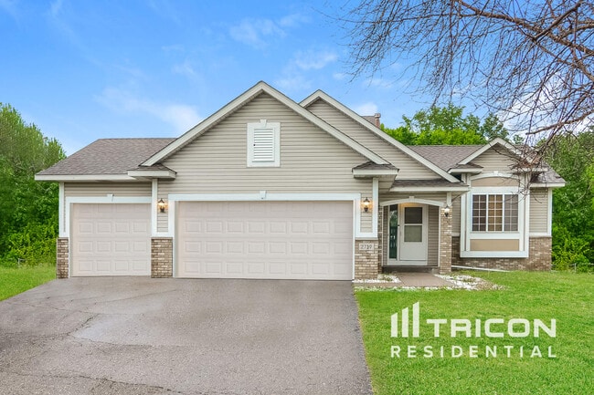 property at 2739 Zumbrota Cir NE