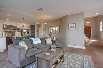 301 N Rios Ave in Solana Beach, CA - Building Photo - Building Photo