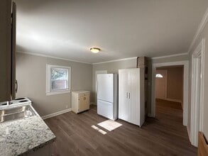 825 Cason St in Mount Holly, NC - Building Photo - Building Photo