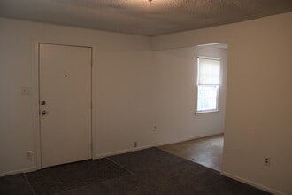 4407 E Bayley St in Wichita, KS - Building Photo - Building Photo