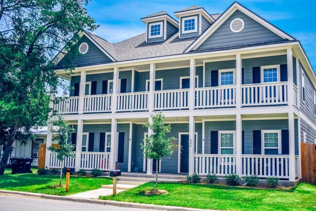 402 Poplar St in College Station, TX - Building Photo - Building Photo
