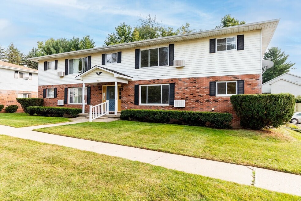 Colonial Hills Apartments in Imlay City, MI - Building Photo