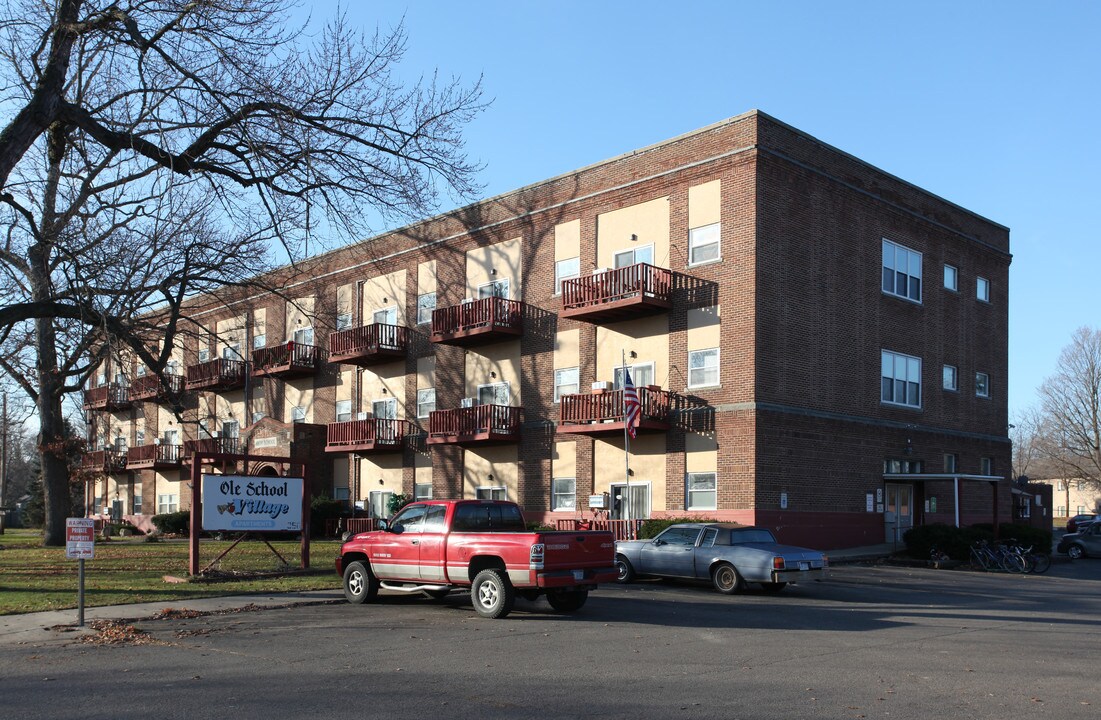 Ole School Village Apartments in Eaton Rapids, MI - Building Photo