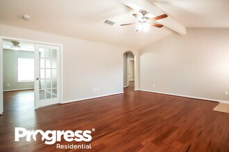12066 Quartersawn Ln in Pinehurst, TX - Building Photo - Building Photo