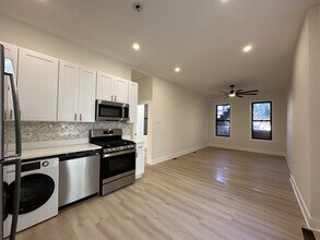 1322 W Ohio St, Unit J06W in Chicago, IL - Foto de edificio - Building Photo