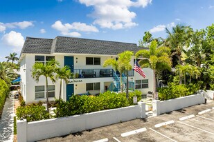 112 Claremont Ln in Palm Beach Shores, FL - Building Photo