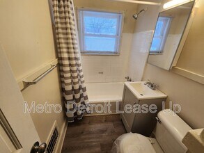 12000 Plainview Ave in Detroit, MI - Building Photo - Building Photo