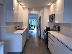 534 NE 195th St in Miami, FL - Building Photo - Building Photo