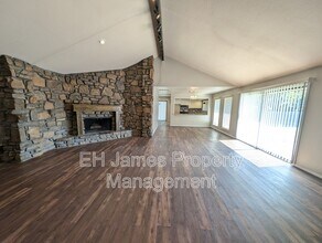 8440 E 64th Pl in Tulsa, OK - Building Photo - Building Photo