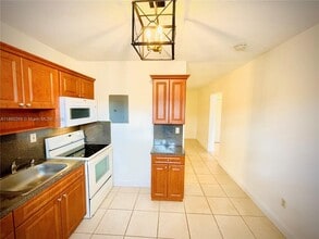 47 NW 47th Ave in Miami, FL - Building Photo - Building Photo