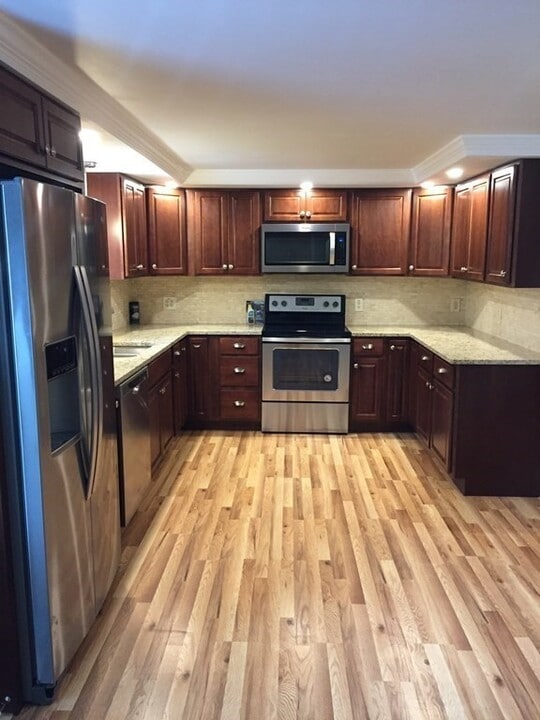 75 Chapel St in Shirley, MA - Building Photo