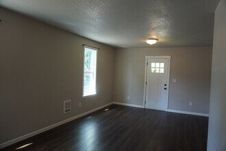 205 N Hubbard Ave in Yacolt, WA - Building Photo - Building Photo