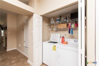 421 Shadow Point in San Marcos, TX - Building Photo - Building Photo