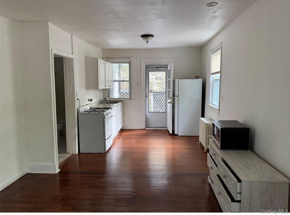 364 Ashford Ave in Dobbs Ferry, NY - Building Photo