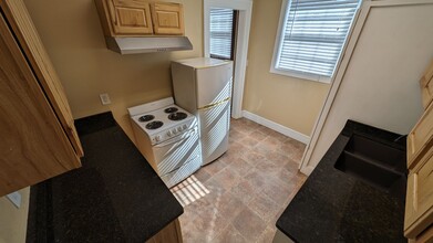 446 N Main St-Unit -3 in Hendersonville, NC - Building Photo - Building Photo