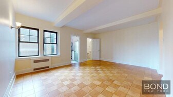 95 Christopher St in New York, NY - Building Photo