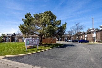 Hickory Manor in Waukegan, IL - Building Photo - Building Photo