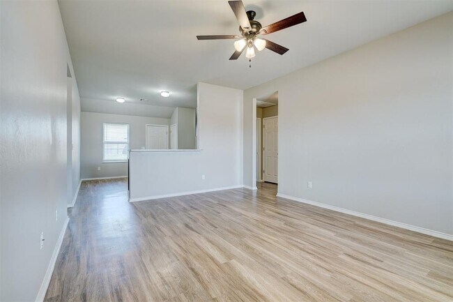 2009 W Hunters Springs Way in Mustang, OK - Building Photo - Building Photo