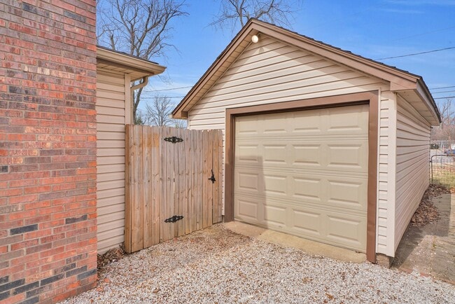 812 E Olmstead Ave in Evansville, IN - Building Photo - Building Photo