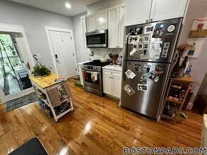 372 Oxford St, Unit 6 in Cambridge, MA - Building Photo - Building Photo