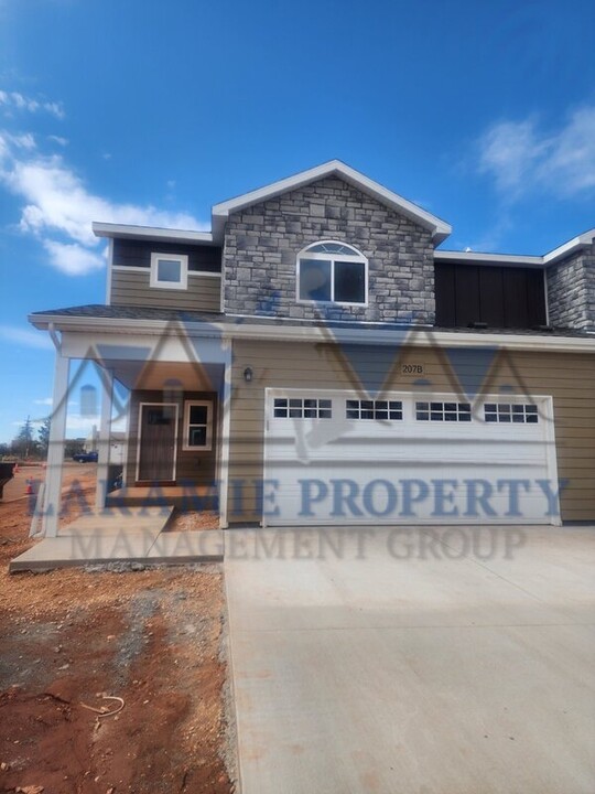 4521 E Bobolink Ln in Laramie, WY - Building Photo