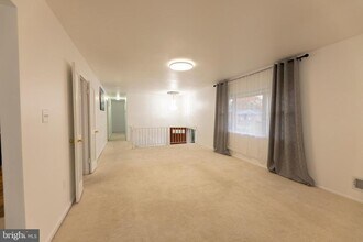 6017 Walhaven Dr in Alexandria, VA - Building Photo - Building Photo