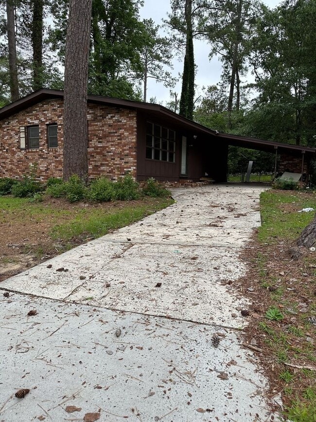 property at 1934 Dirk Dr