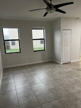 11512 SW 151st Ave in Miami, FL - Foto de edificio - Building Photo