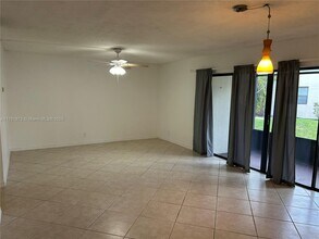 301 N Pine Island Rd in Plantation, FL - Building Photo - Building Photo