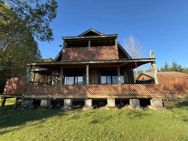 51372 Old Broadbent Rd in Myrtle Point, OR - Building Photo - Building Photo