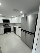 8261 NW 8th St, Unit 130 in Miami, FL - Foto de edificio - Building Photo