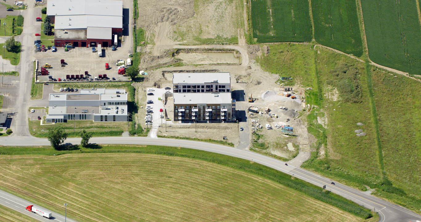 535 De L'industrie St in Beloeil, QC - Building Photo