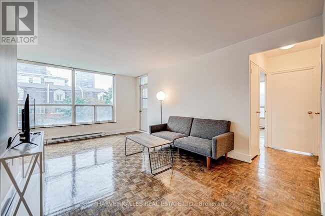 133 Erskine Ave in Toronto, ON - Building Photo - Building Photo