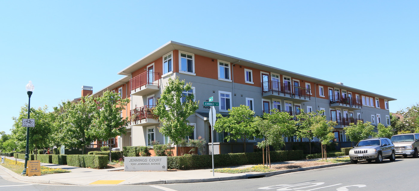 Jennings Court in Santa Rosa, CA - Foto de edificio