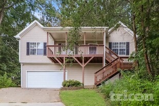 1048 Whispering Woods Dr in Canton, GA - Building Photo