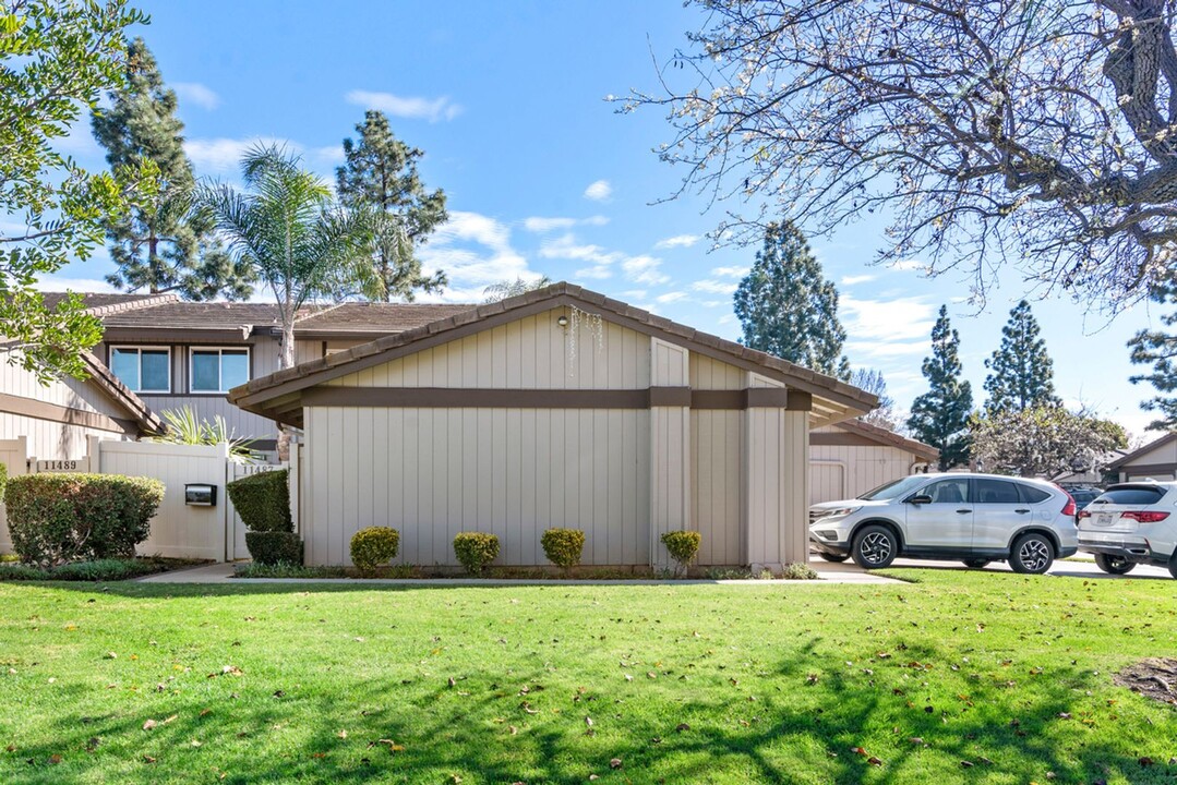 11487 Matinal Cir in San Diego, CA - Building Photo
