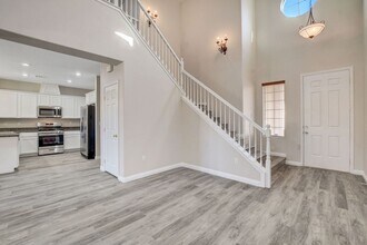 7465 Poppy Hills Ct in Las Vegas, NV - Foto de edificio - Building Photo